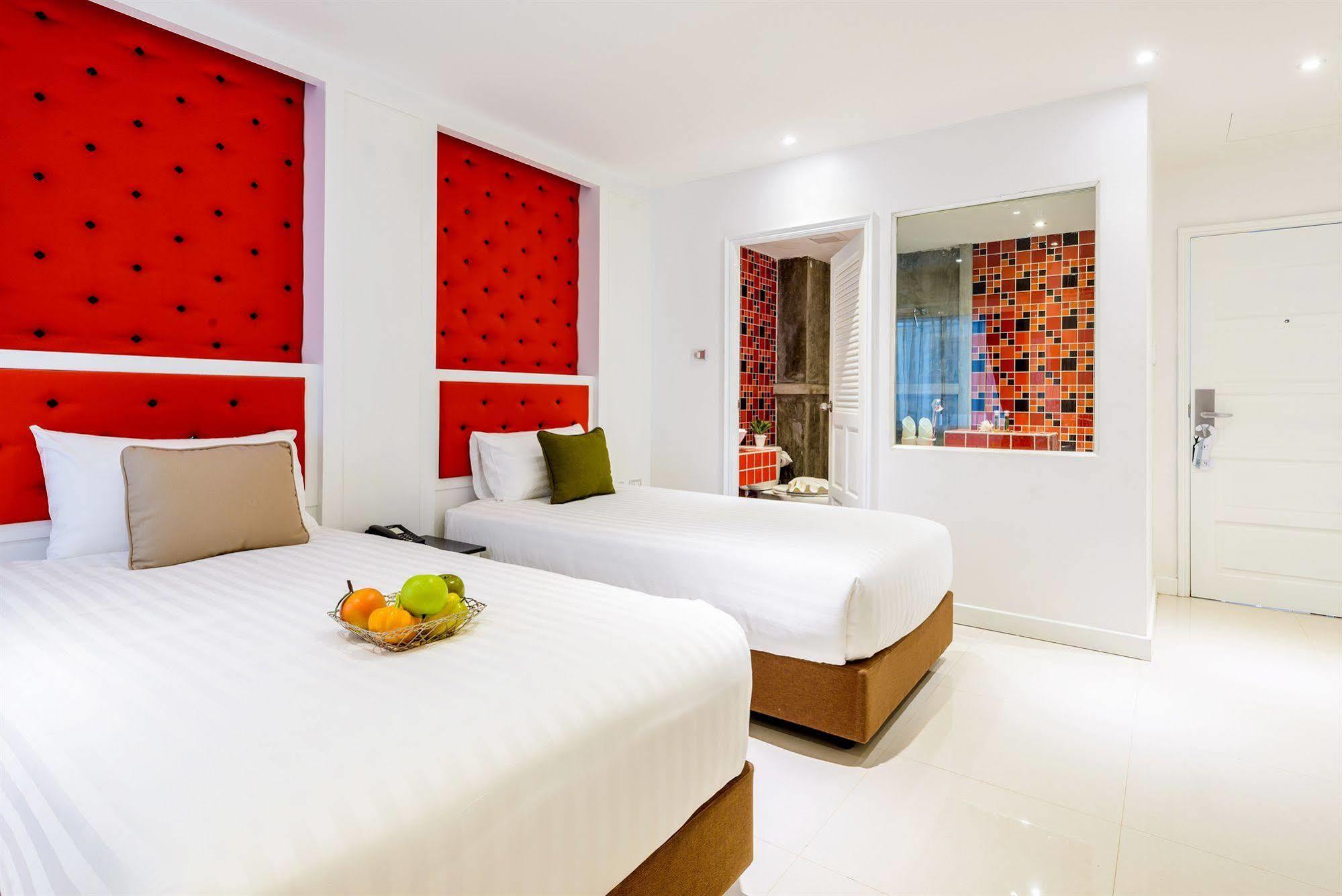 Raha Grand Hotel Patong Eksteriør billede