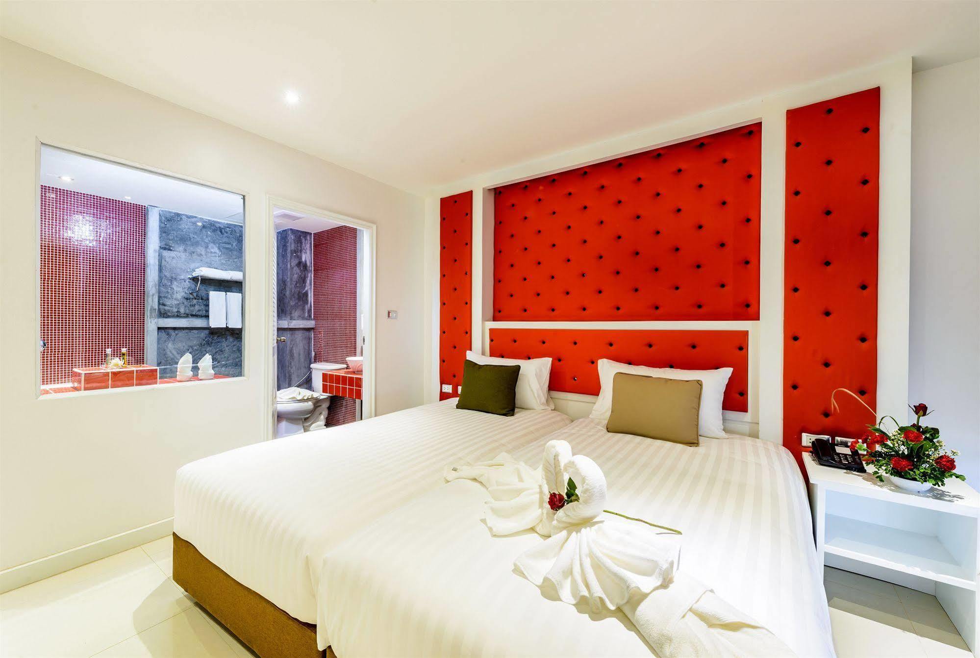 Raha Grand Hotel Patong Eksteriør billede