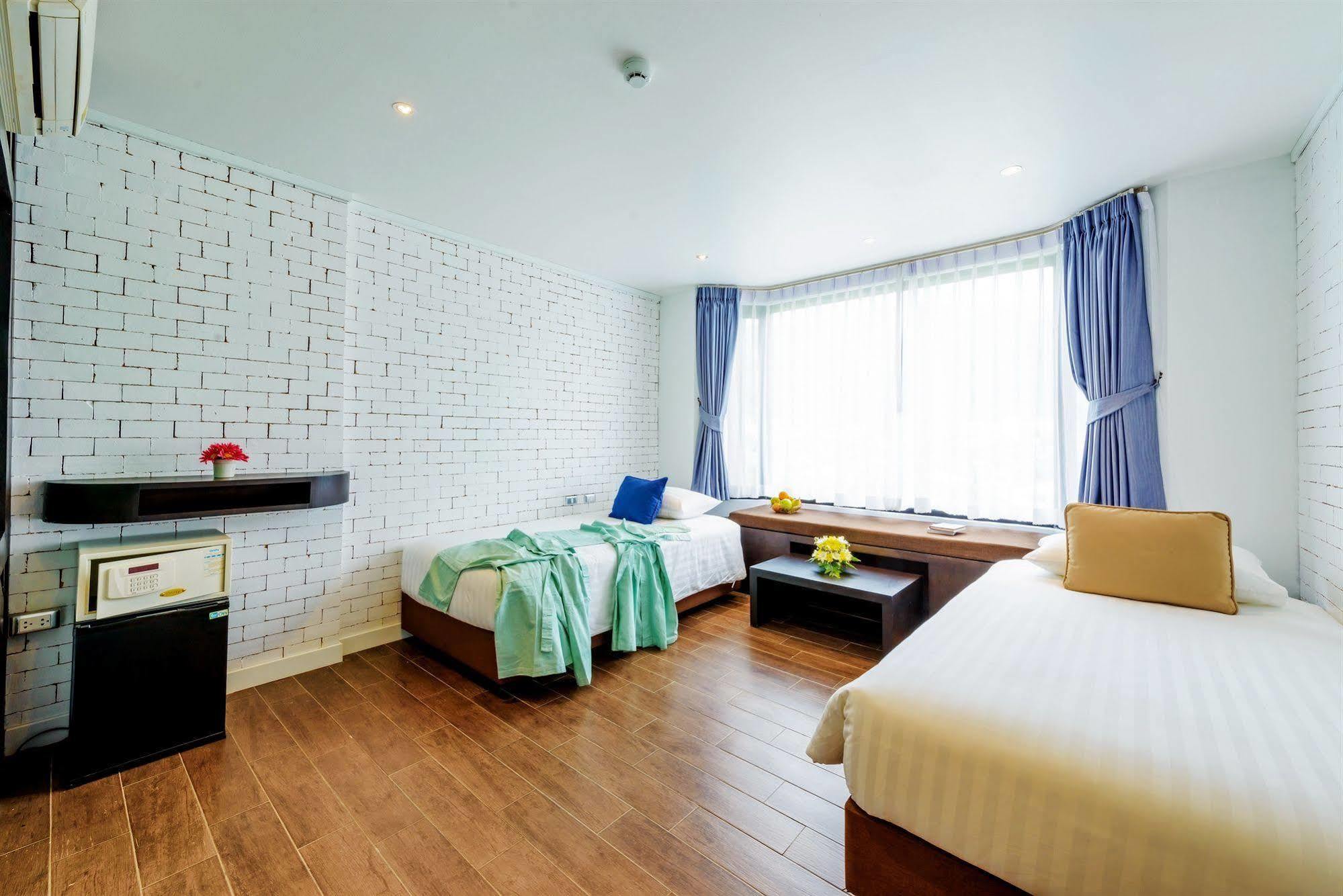 Raha Grand Hotel Patong Eksteriør billede